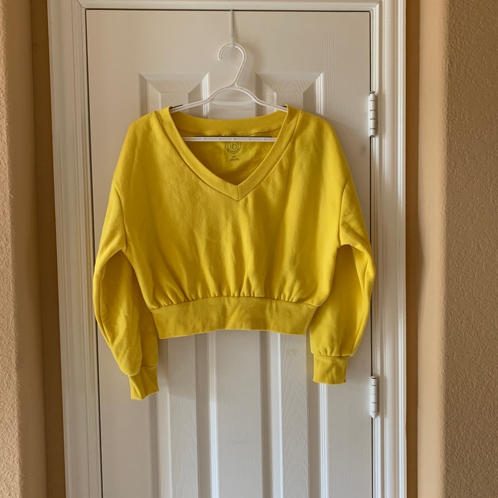 NWT-UO Cropped Sweatshirt size S